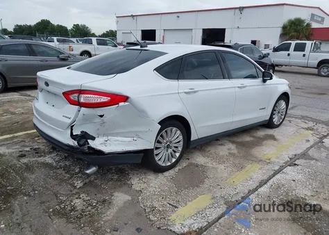 2016 Ford Fusion Hybrid S z USA, uszkodzony, nr VIN 3FA6P0UU8GR292712